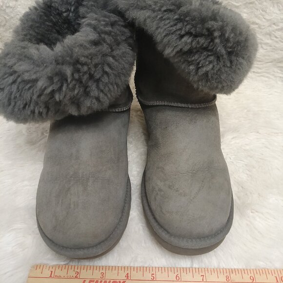 UGG Women's Gray Singature Suede Sheepskin Winter Boots Size 8 - Picture 2 of 10